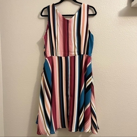 COPY - NWT Roz & Ali Dressbarn sleeveless v-neck surplice wrap dress - Picture 2 of 11